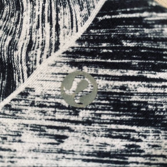 Lululemon Black + White Cropped Leggings - Picture 5 of 6